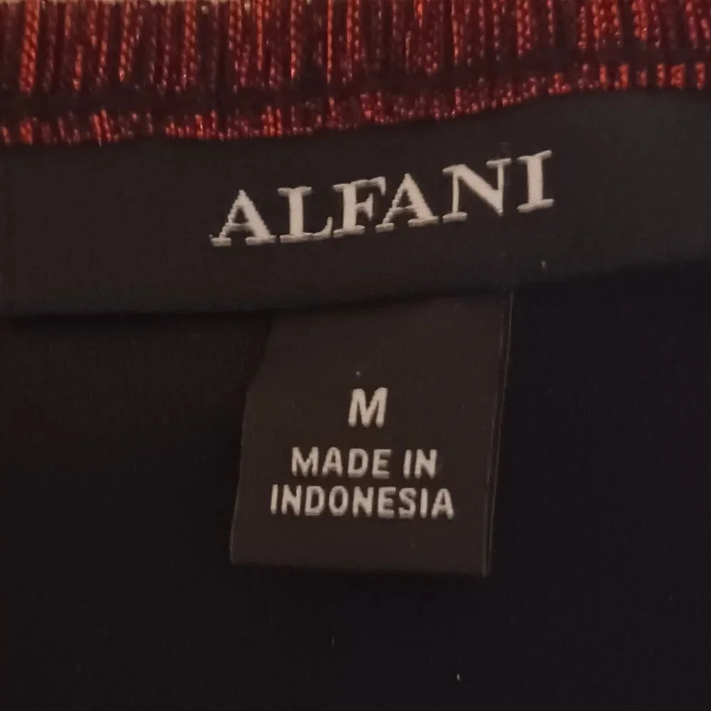 NWT Women's Alfani Red Shimmer‎ Blouse with Black Lining Size Medium